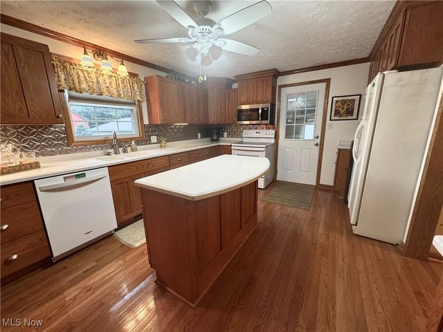 1037 Canyon Street NE, Uniontown, OH 44685