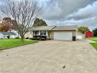 1037 Canyon Street NE, Uniontown, OH 44685