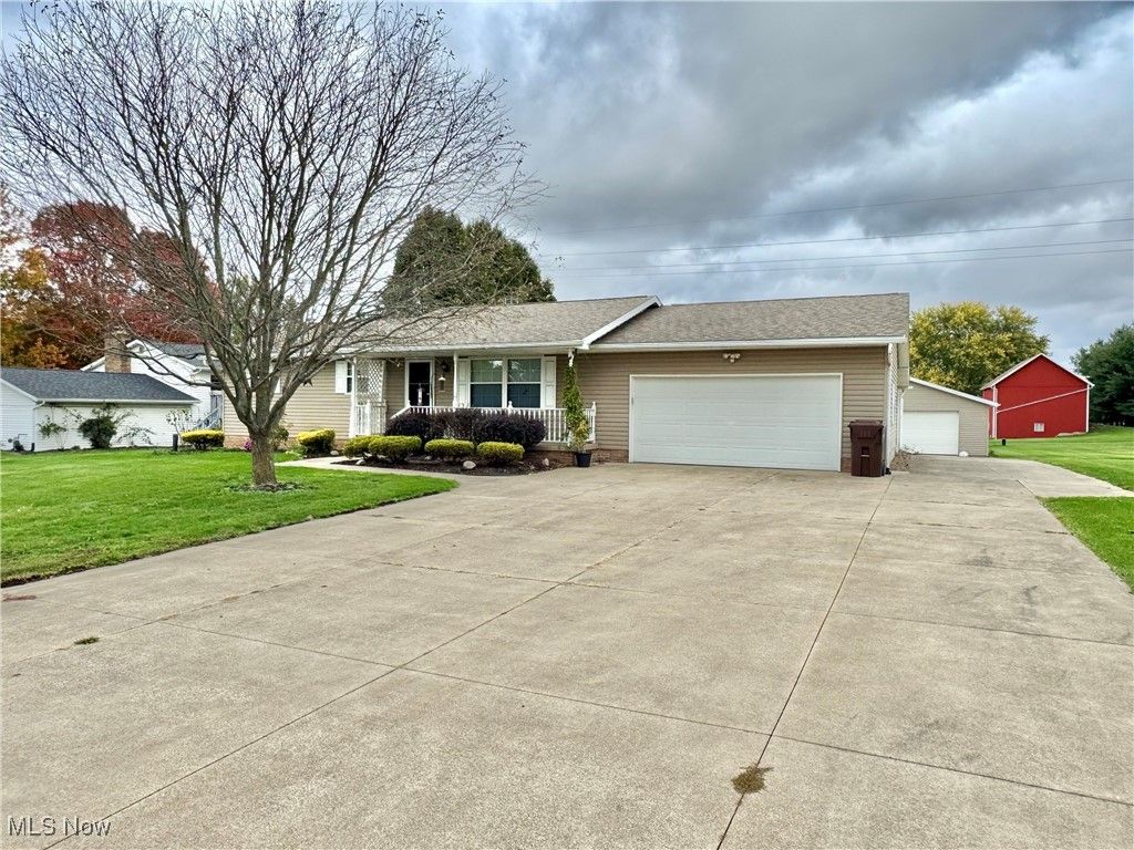 1037 Canyon Street NE, Uniontown, OH 44685