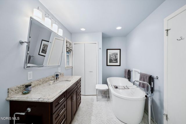 4525 Granville Court, Toledo, OH 43615