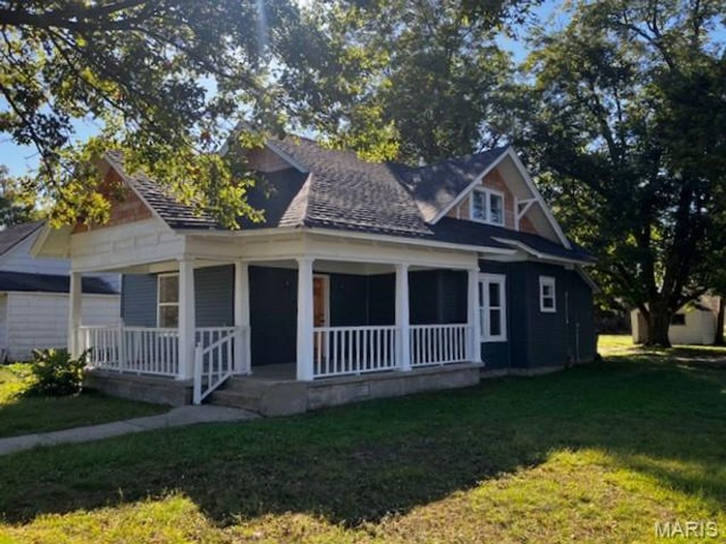 300 Main Street, Gideon, MO 63848