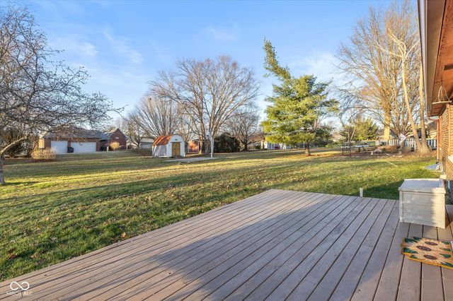 320 Park Forest Drive E, Whiteland, IN 46184