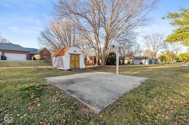 320 Park Forest Drive E, Whiteland, IN 46184