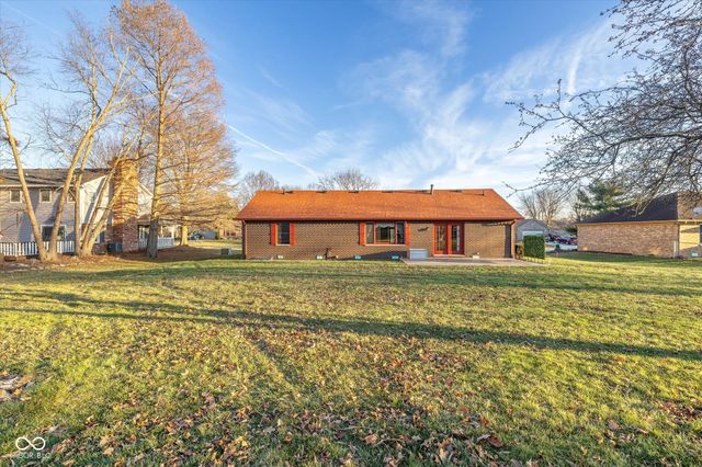 320 Park Forest Drive E, Whiteland, IN 46184