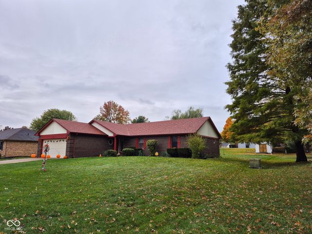 320 Park Forest Drive E, Whiteland, IN 46184