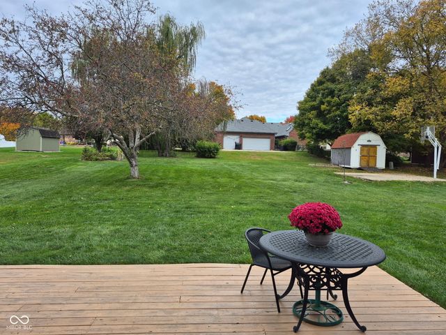 320 Park Forest Drive E, Whiteland, IN 46184