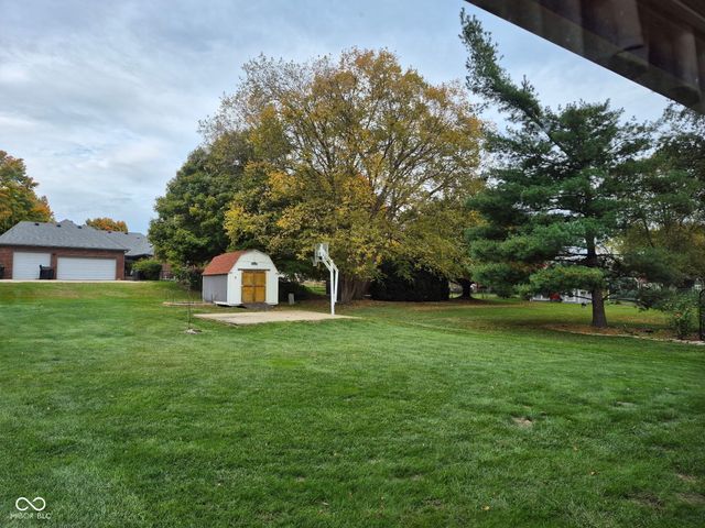 320 Park Forest Drive E, Whiteland, IN 46184