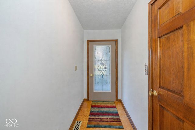 320 Park Forest Drive E, Whiteland, IN 46184