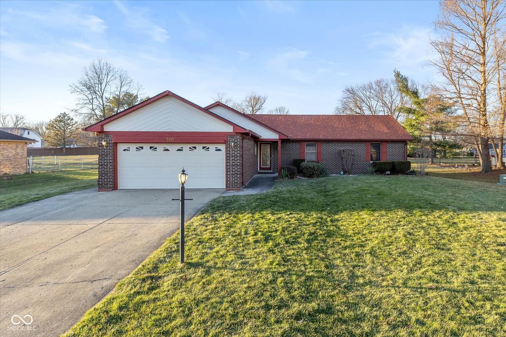 320 Park Forest Drive E, Whiteland, IN 46184