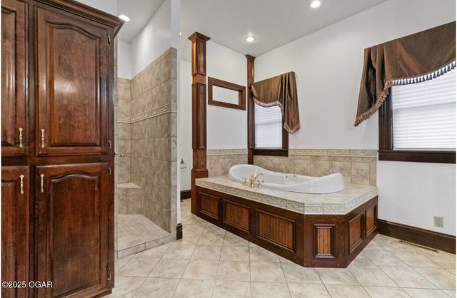 1529 S Grand Avenue, Carthage, MO 64836