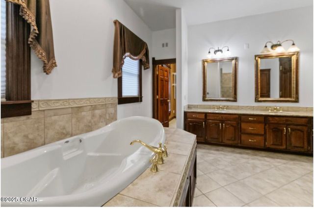 1529 S Grand Avenue, Carthage, MO 64836