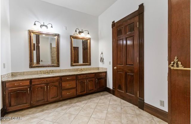 1529 S Grand Avenue, Carthage, MO 64836