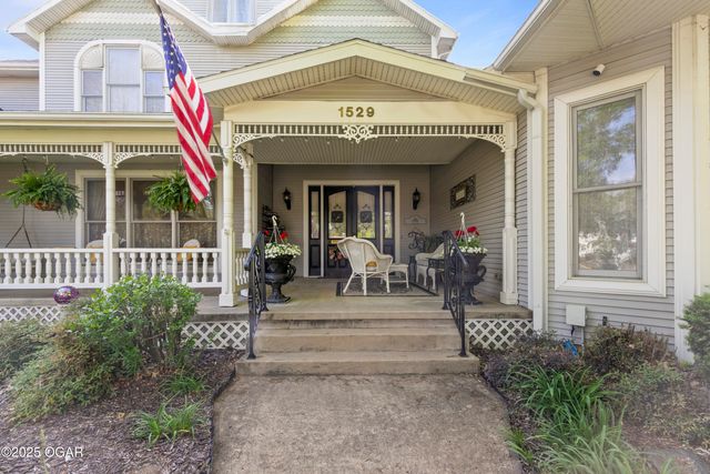 1529 S Grand Avenue, Carthage, MO 64836