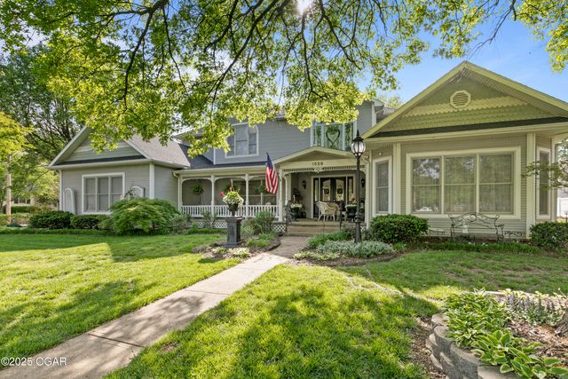 1529 S Grand Avenue, Carthage, MO 64836