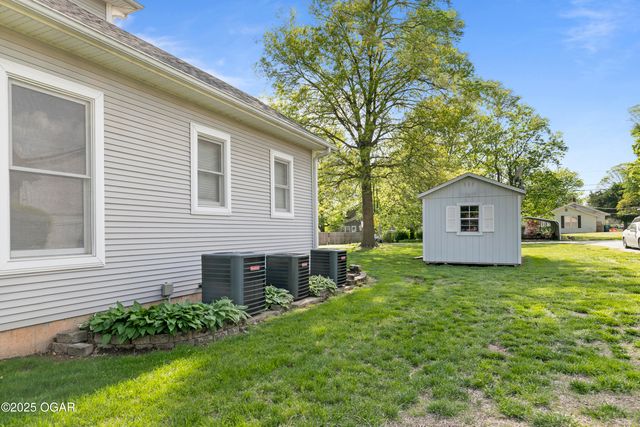 1529 S Grand Avenue, Carthage, MO 64836