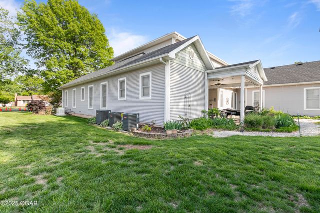 1529 S Grand Avenue, Carthage, MO 64836