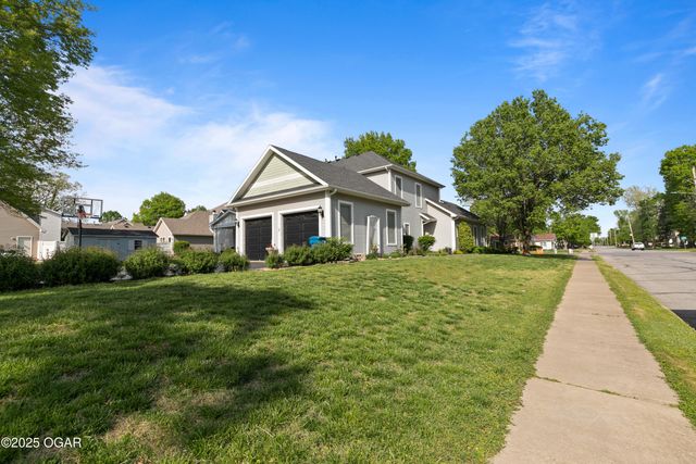 1529 S Grand Avenue, Carthage, MO 64836