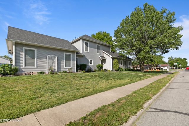 1529 S Grand Avenue, Carthage, MO 64836