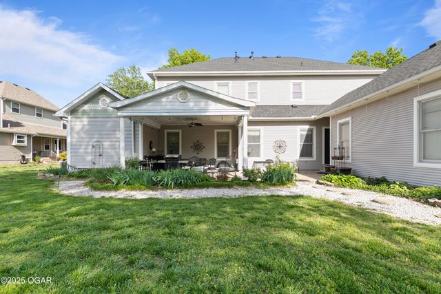 1529 S Grand Avenue, Carthage, MO 64836