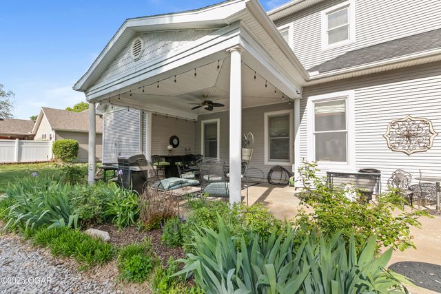 1529 S Grand Avenue, Carthage, MO 64836