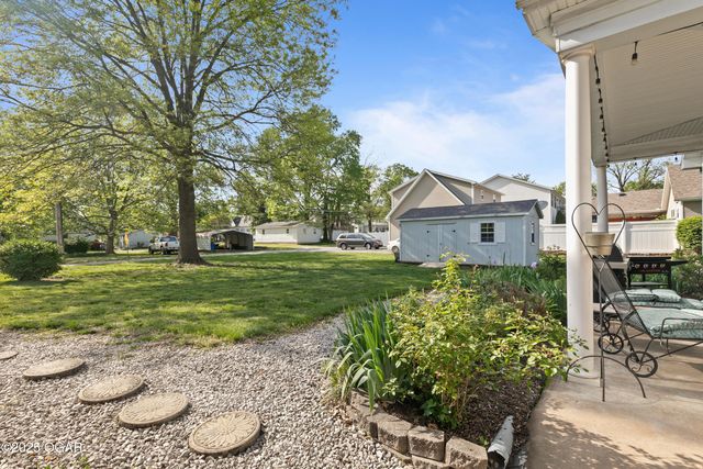 1529 S Grand Avenue, Carthage, MO 64836