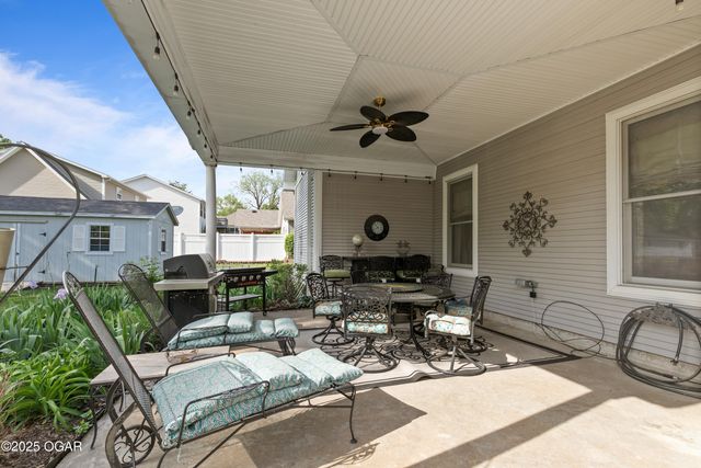 1529 S Grand Avenue, Carthage, MO 64836