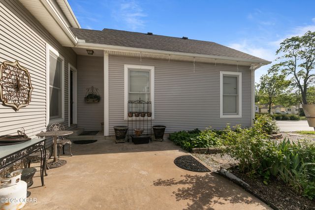 1529 S Grand Avenue, Carthage, MO 64836