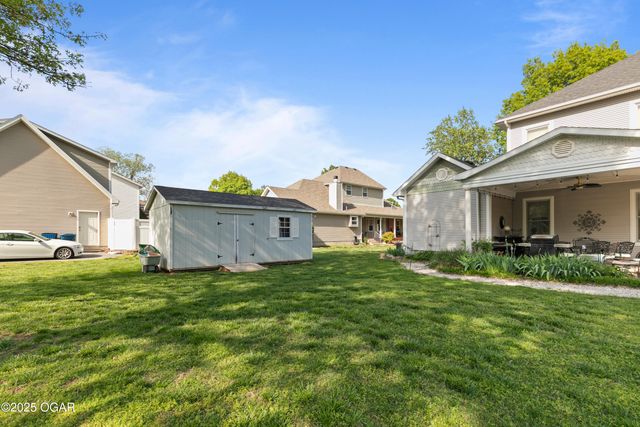 1529 S Grand Avenue, Carthage, MO 64836