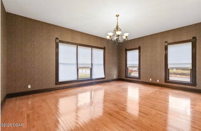 1529 S Grand Avenue, Carthage, MO 64836