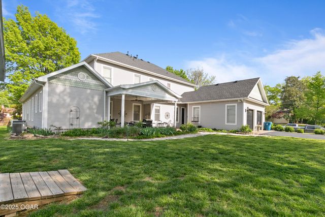 1529 S Grand Avenue, Carthage, MO 64836