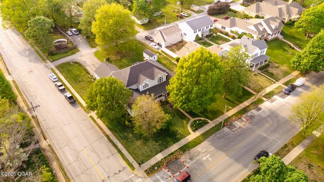 1529 S Grand Avenue, Carthage, MO 64836