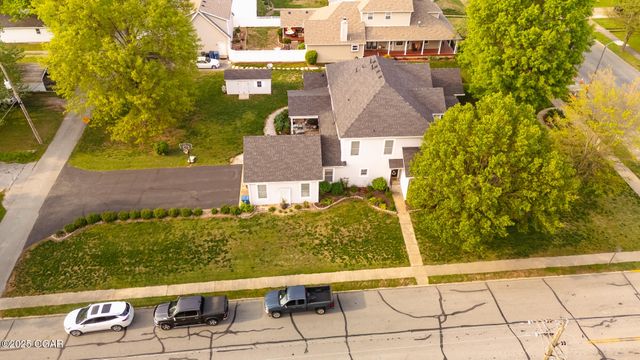 1529 S Grand Avenue, Carthage, MO 64836