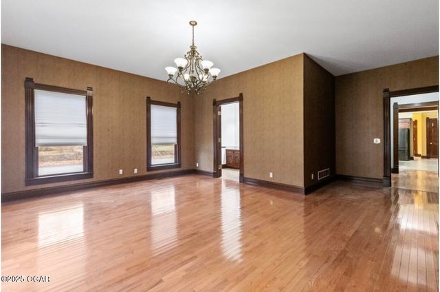 1529 S Grand Avenue, Carthage, MO 64836