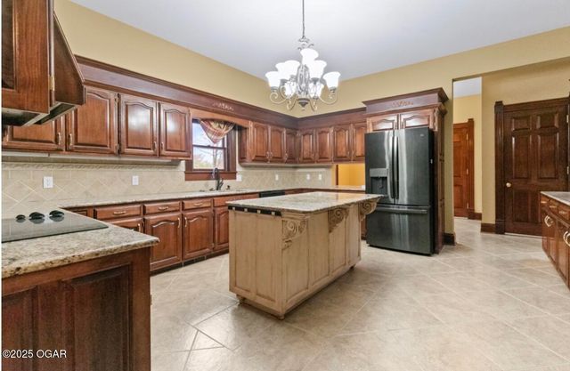 1529 S Grand Avenue, Carthage, MO 64836