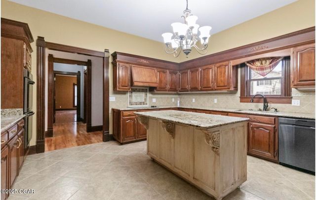 1529 S Grand Avenue, Carthage, MO 64836