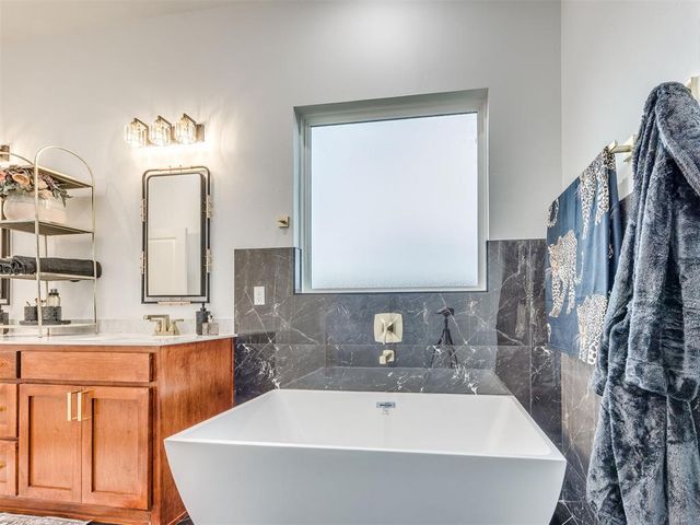 16100 Catalonia Place, Oklahoma City, OK 73170