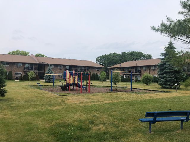 800 E Old Willow Road 208, Prospect Heights, IL 60070