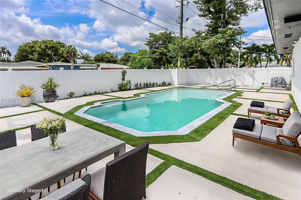 1110 S 14th Ave, Hollywood, FL 33020