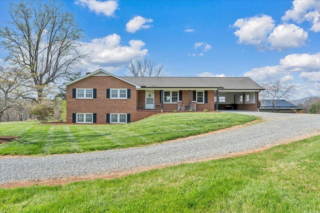 4660 Franklin ST, Rocky Mount, VA 24151