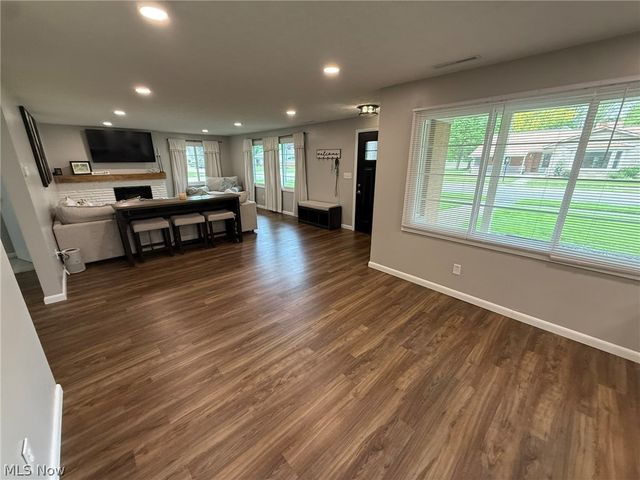 837 Oak Street NW, New Philadelphia, OH 44663