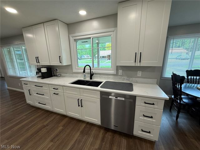 837 Oak Street NW, New Philadelphia, OH 44663
