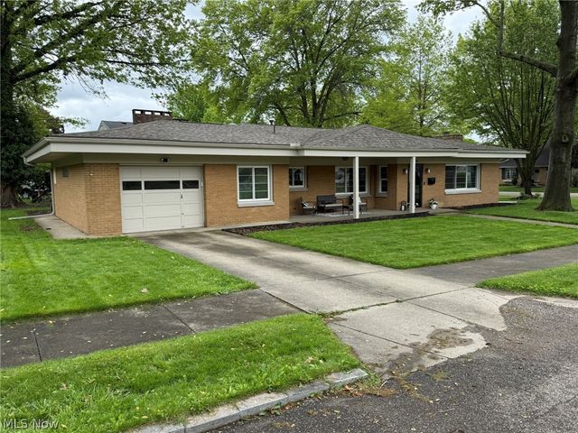 837 Oak Street NW, New Philadelphia, OH 44663