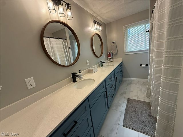 837 Oak Street NW, New Philadelphia, OH 44663