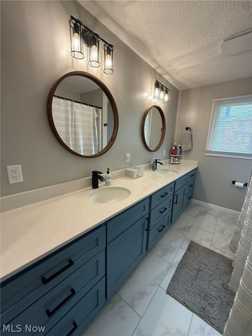 837 Oak Street NW, New Philadelphia, OH 44663