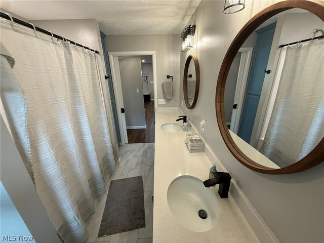 837 Oak Street NW, New Philadelphia, OH 44663