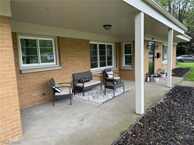 837 Oak Street NW, New Philadelphia, OH 44663