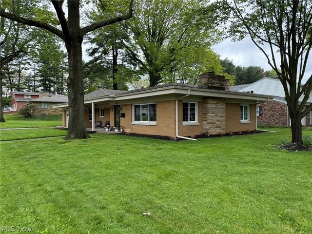 837 Oak Street NW, New Philadelphia, OH 44663