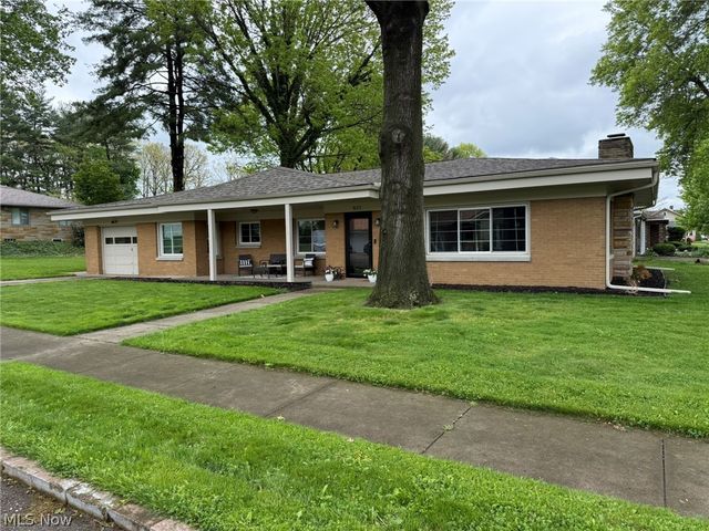 837 Oak Street NW, New Philadelphia, OH 44663