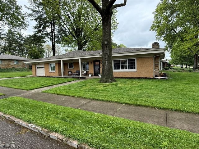 837 Oak Street NW, New Philadelphia, OH 44663