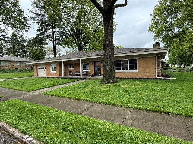 837 Oak Street NW, New Philadelphia, OH 44663